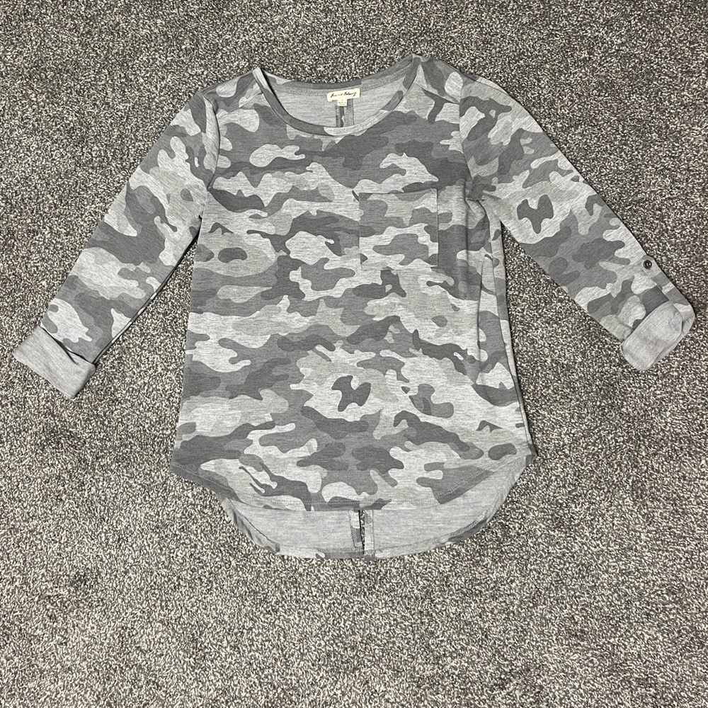 Jane and Delancey Gray Camouflage Top  Size S - Picture 3 of 7